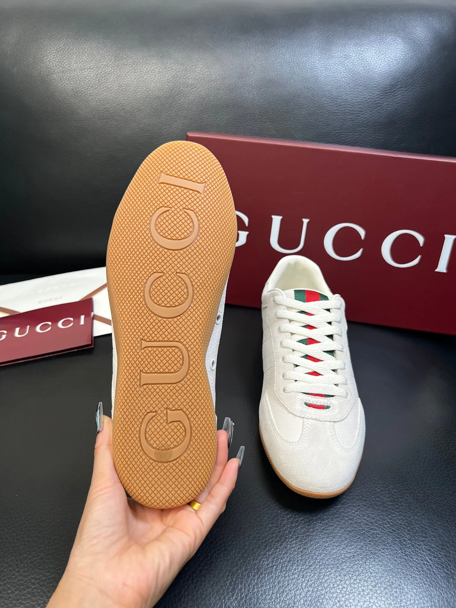 P420 new men's shoes GUCCI [Lightning] latest shoes are shipped. Original quality, fashionable, special materials, inner mesh, brand new packaging. The foot feels super comfortable and the workmanship is impeccable. Size: 38-45